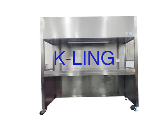 Banco de fluxo laminar personalizável com 650 mm de altura de base e tamanho 2600x2400 mm